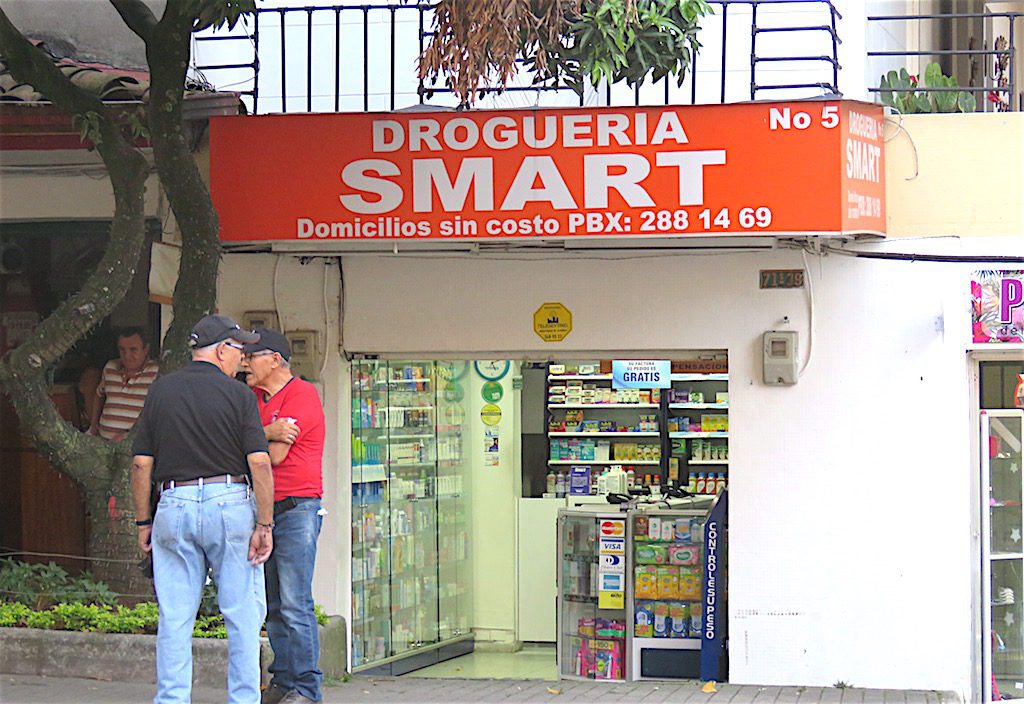 Small neighborhood pharmacy in Sabaneta, with free delivery service