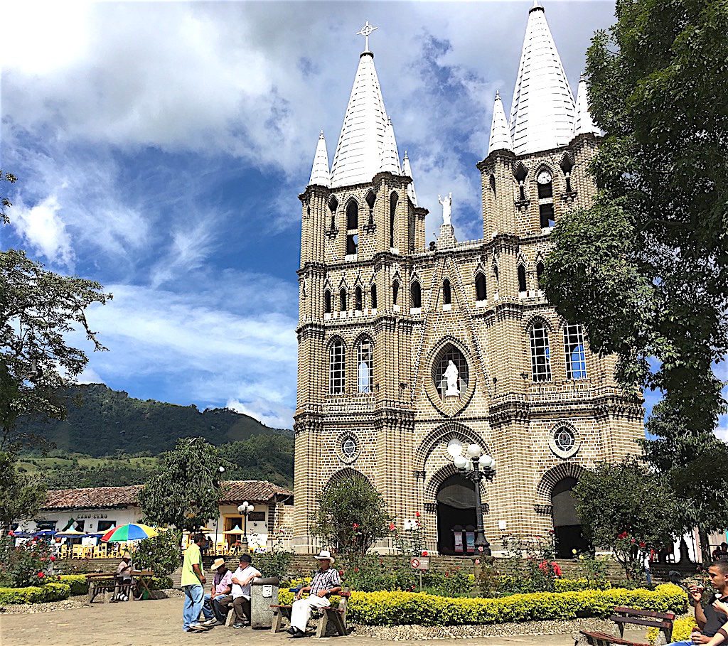 The focal point of Jardín’s main square is the imposing twin towers of the Basilica of the Immaculate Conception.