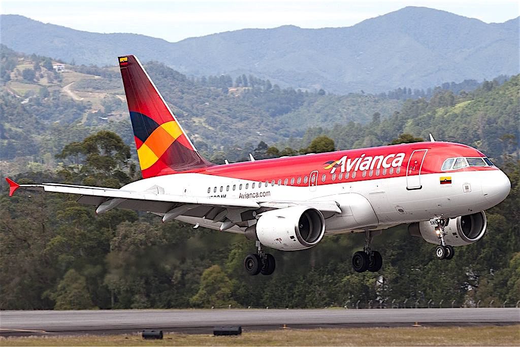 Avianca Airbus A318 at Medellín airport, photo by Andrés Ramírez