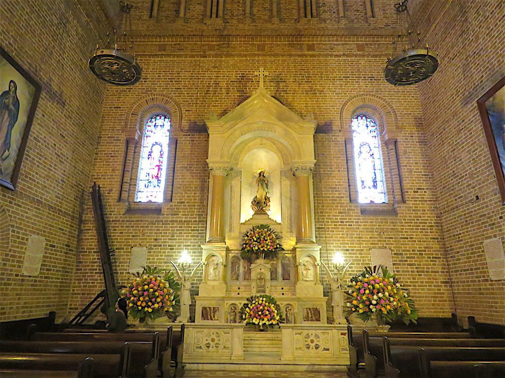 Altarpiece located on the west side of Catedral Basílica Metropolitana