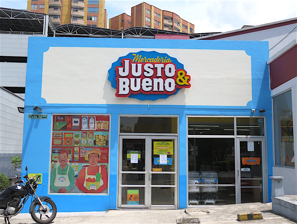 Shopping at Justo y Bueno in Medellín to Save on Groceries
