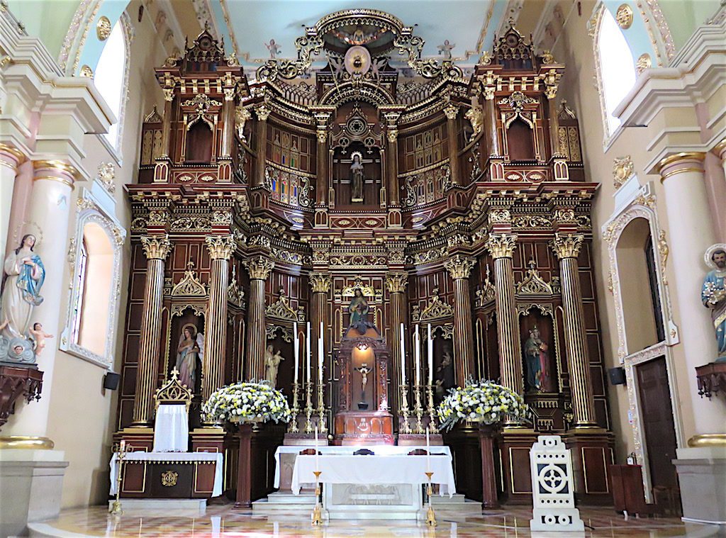 The impressive main altar in Iglesia de Santa Gertrudis