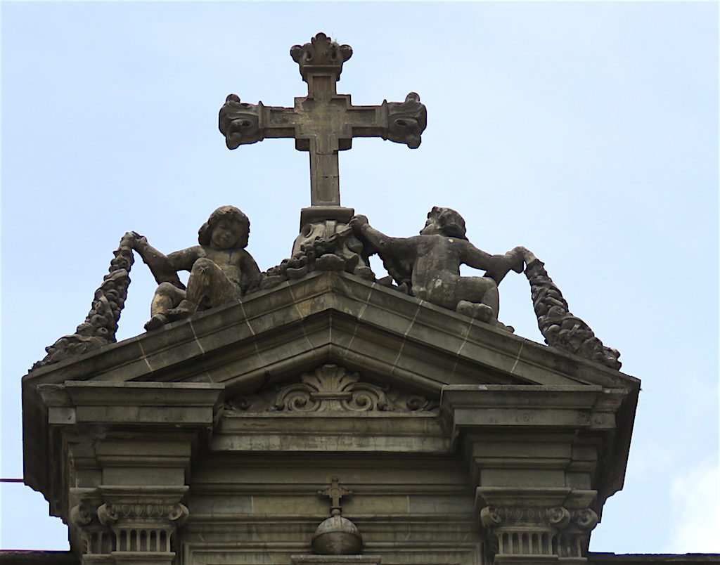 Zoom in at the top center of the façade of Iglesia de San Ignacio
