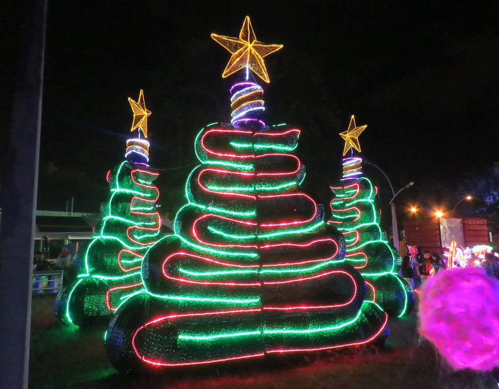 Additional Christmas lights inside Parque Norte