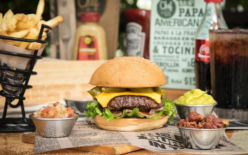 Chef Burger: A Popular Gourmet Burger Chain in Medellín