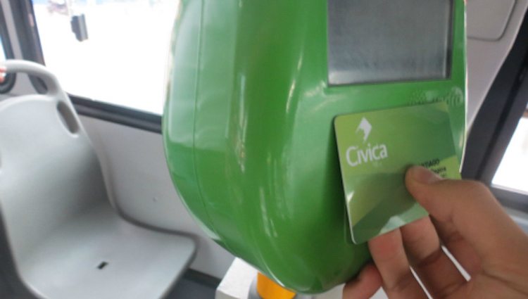 Using a Civica card with a reader in an integrated bus, photo courtesy of Metro de Medellín