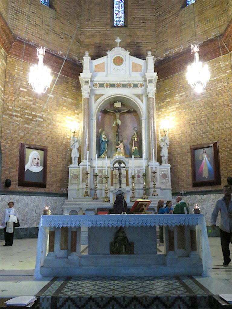 The main altar in Iglesia el Calvario