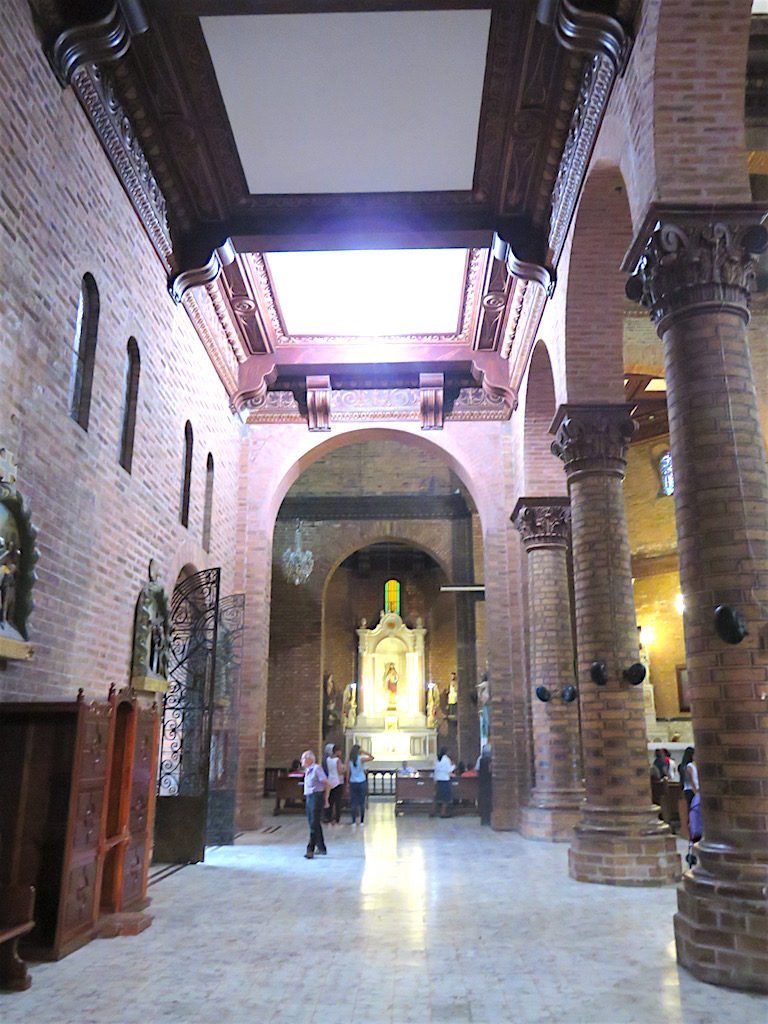 The left nave in Iglesia el Calvario