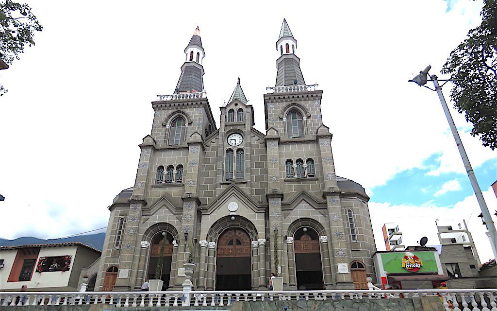 Nuestra Señora Chiquinquirá: Beautiful Church in La Estrella