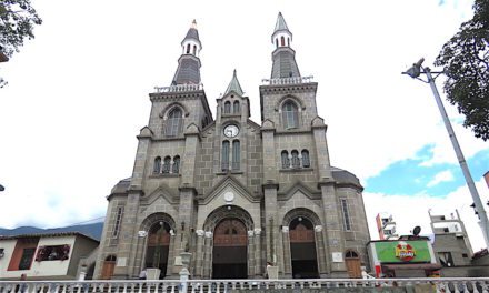 Nuestra Señora Chiquinquirá: Beautiful Church in La Estrella