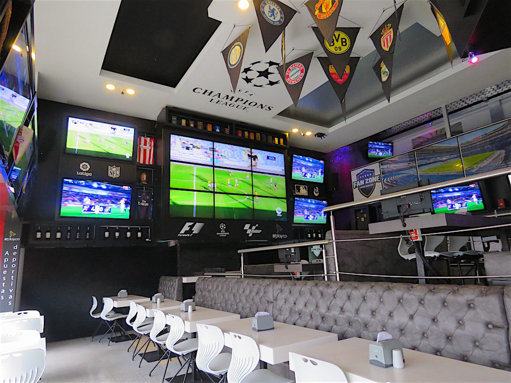 Fan Zone Sports Bar in El Poblado