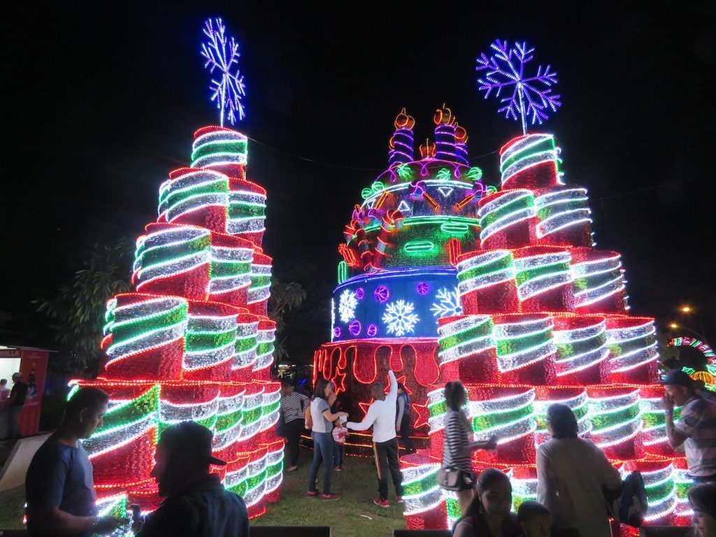World-class Alumbrados Christmas lights display in Medellín in 2017