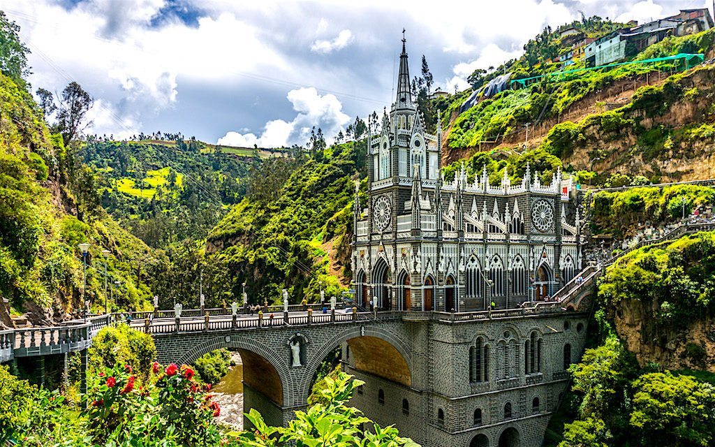 Hasil gambar untuk Las Lajas Sanctuary di Colombia