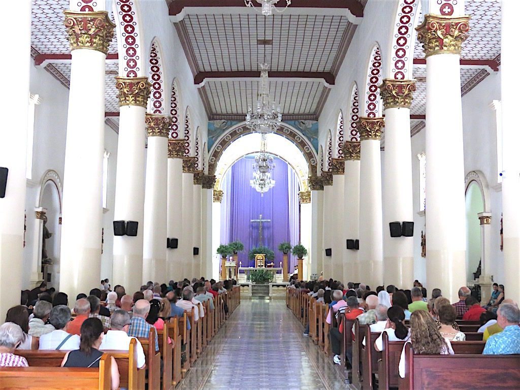 Inside Iglesia de Nuestra Señora del Rosario in Itagüí - Medellin Guru