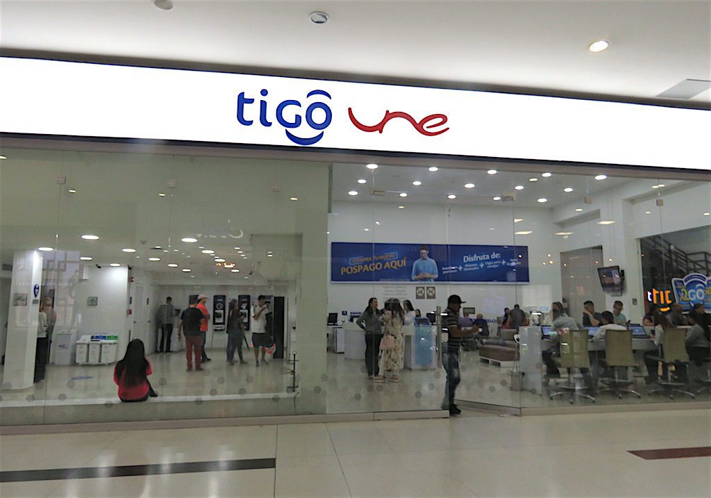 Tigo-UNE store in Puerta del Norte Mall