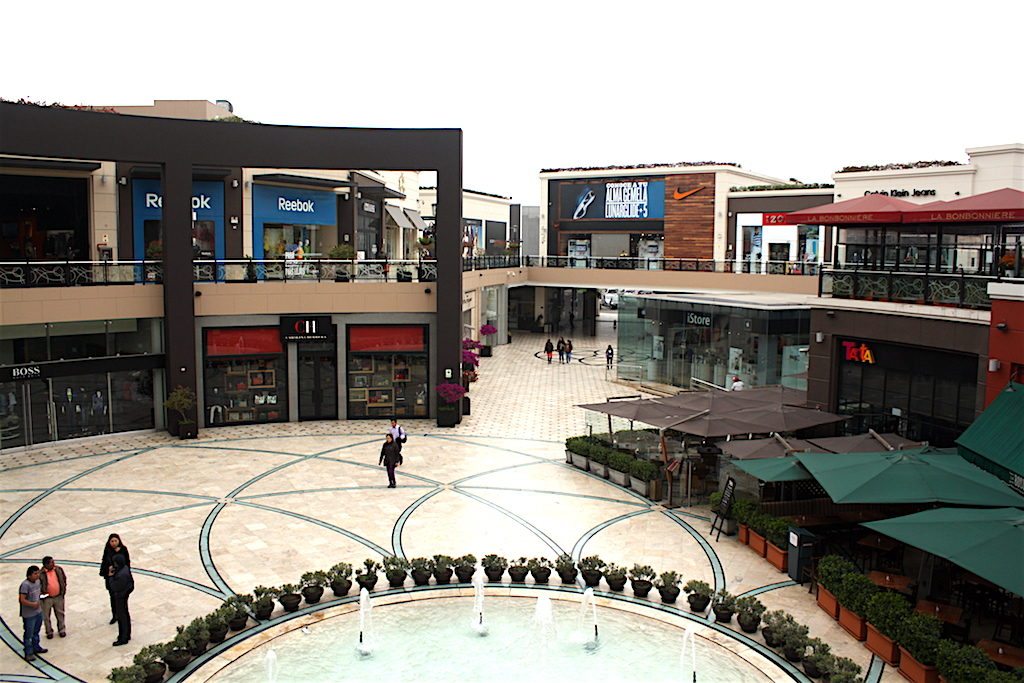 Jockey Plaza mall in Lima, photo by Juanity41