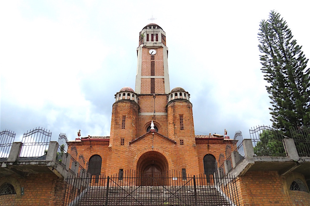 Iglesia de El Niño Jesús de Praga - Medellin Guru
