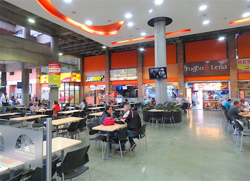 The food court in Terminal Sur