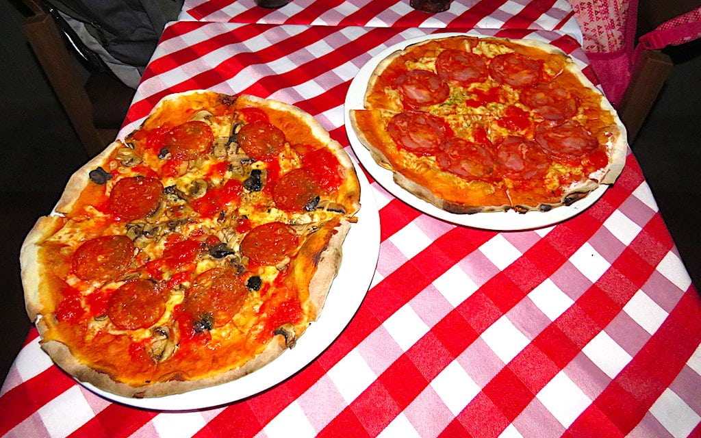 Pizzeria Centro: Good Thin-Crust Pizza in El Centro in Medellín