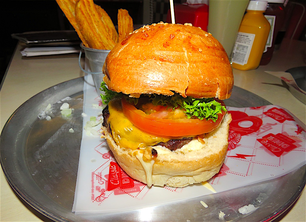 Classic Diner: An American Diner in Envigado with Good Burgers
