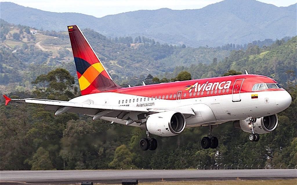 Avianca Airbus A318 at the Medellín (MDE) airport, photo by Andrés Ramírez