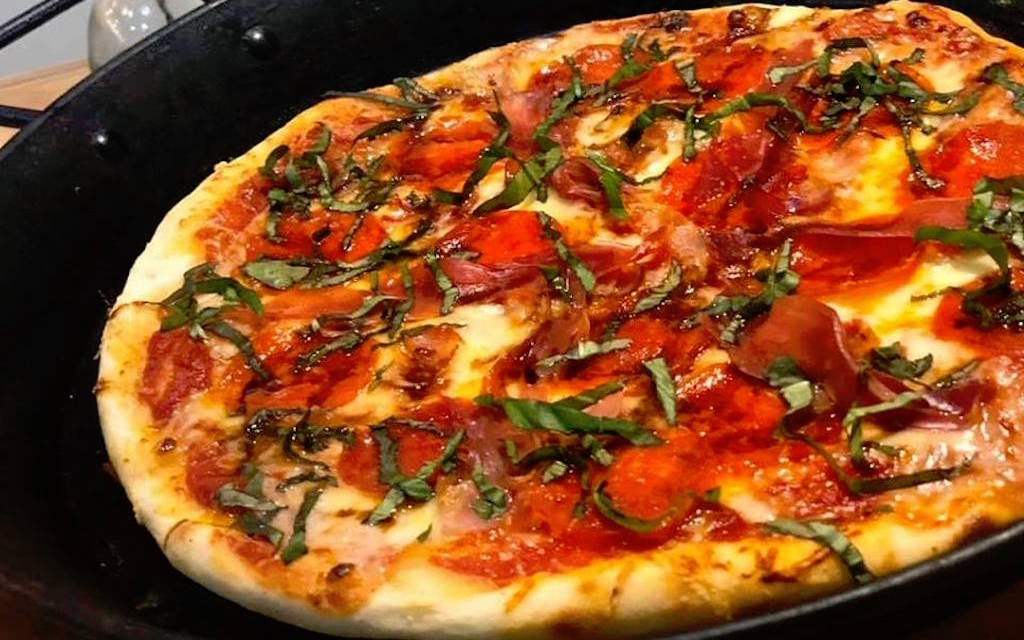 Mediterránea pizza at Ragazzi, photo courtesy of Ragazzi - Medellin Guru