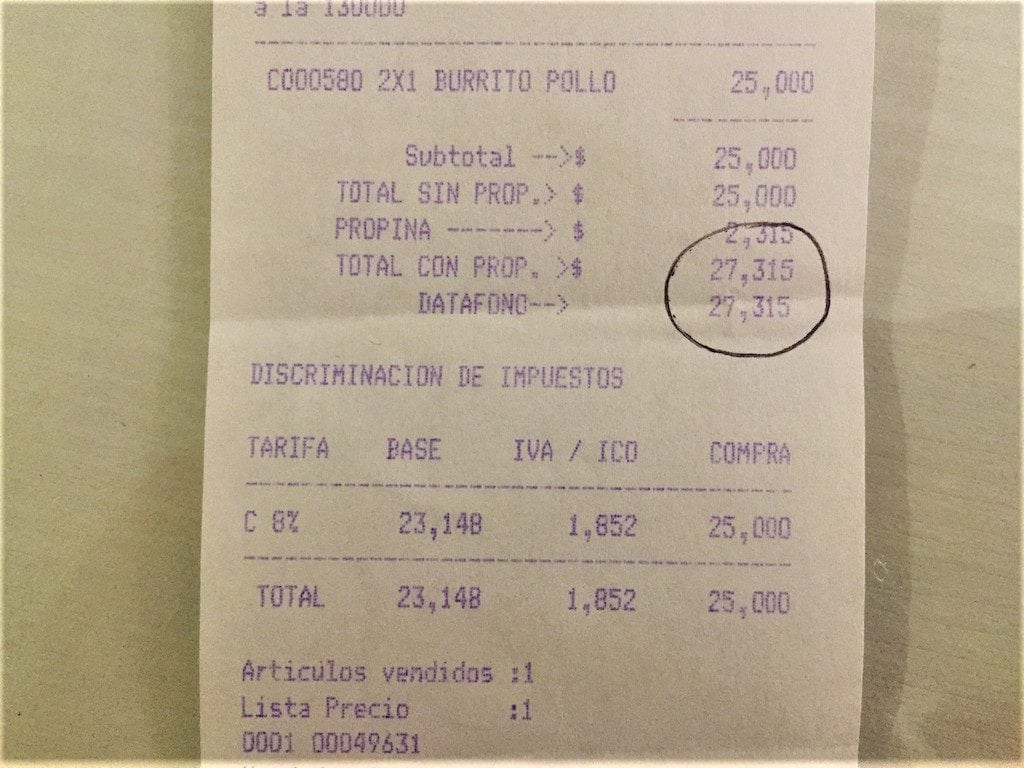 A receipt with two totals, one with a tip (27,315 pesos) and one without a tip (25,000 pesos)