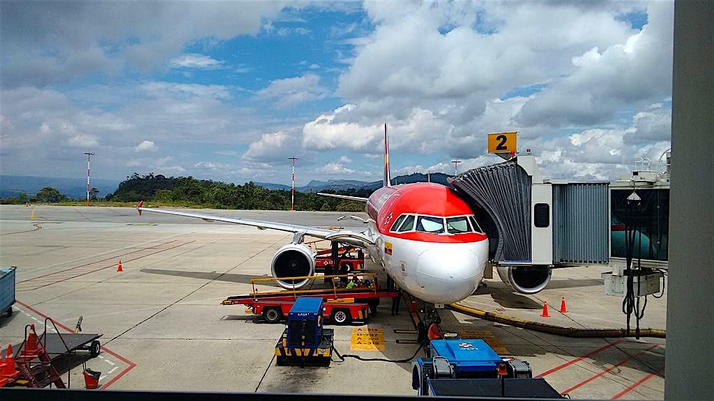 Avianca Airbus A320 at the Bucaramanga Airport, photo by Santiago Albarracín