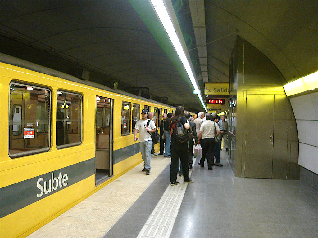 Once station of the Buenos Aires metro, photo by Galio