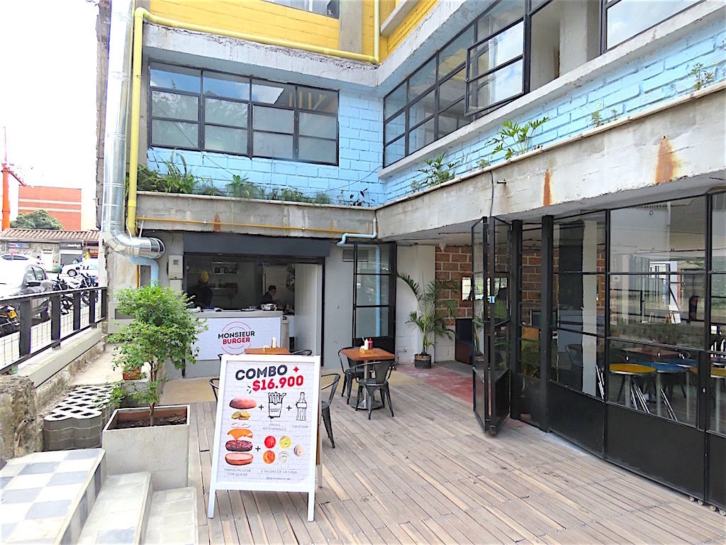 Monsieur Burger's new location on Carrera 43D in El Poblado