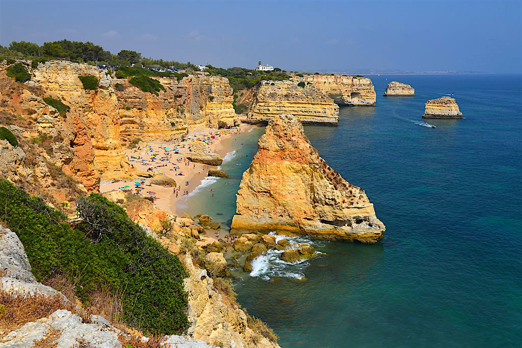 The Praia da Marinha beach between Carvoeiro and Armação de Pêra in the Algarve, photo by Tobi87