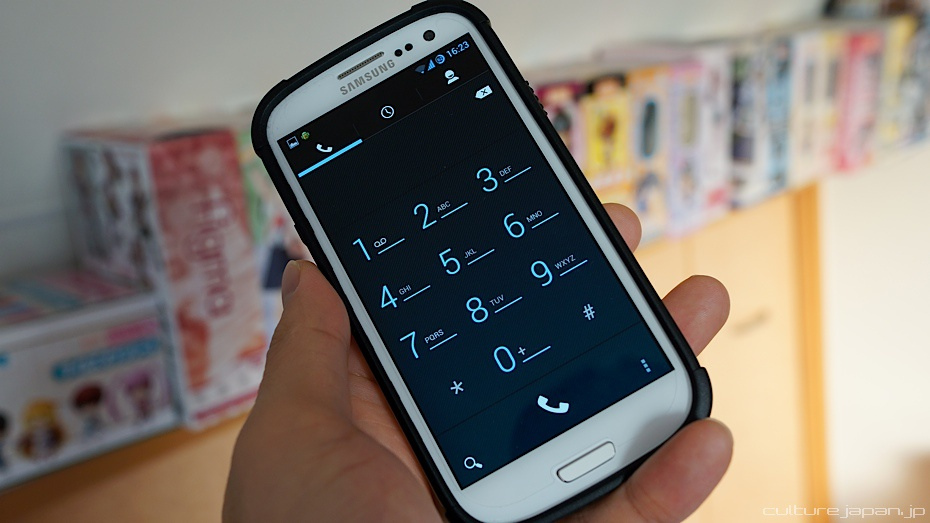 Samsung cell phone, photo by Danny Choo