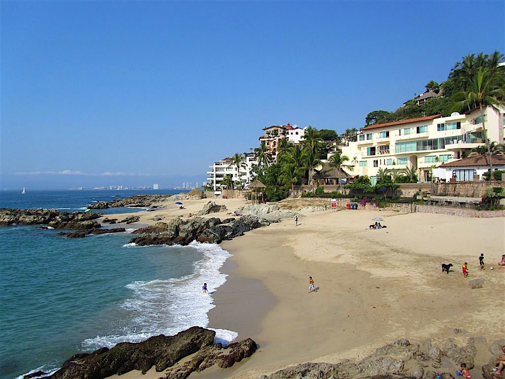 Conchas Chinas beach in Puerto Vallarta, photo by Melikamp
