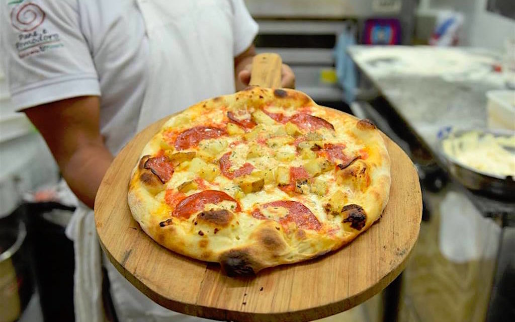 Pane e Pomodoro: A Popular Pizzeria Chain in Medellín with Good Pizza