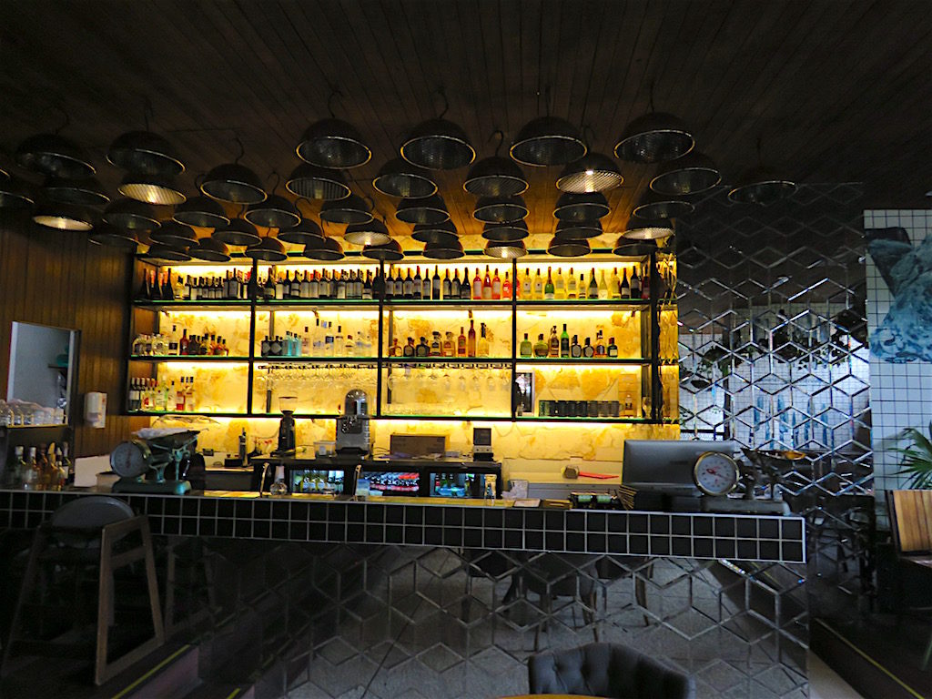 The bar at Voraz Restaurante