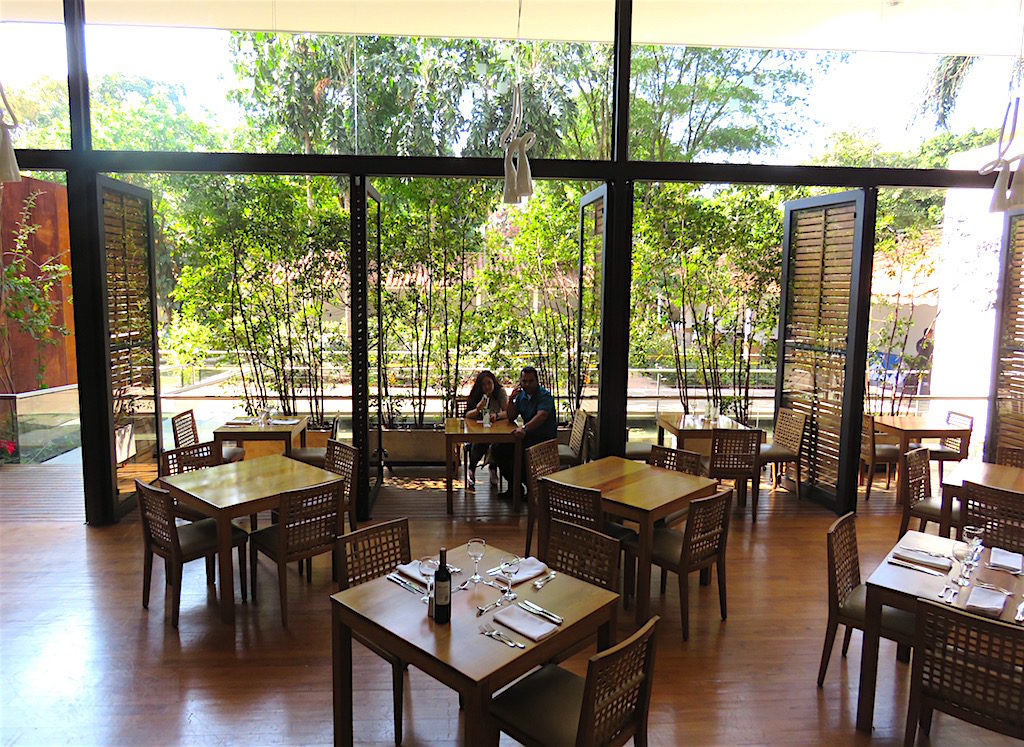 Inside Restaurante In Situ