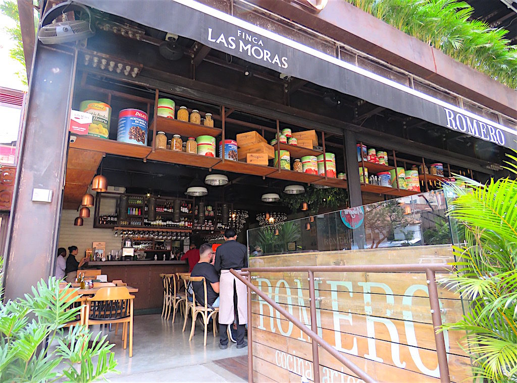Entrance to the Romano restaurant in Laureles
