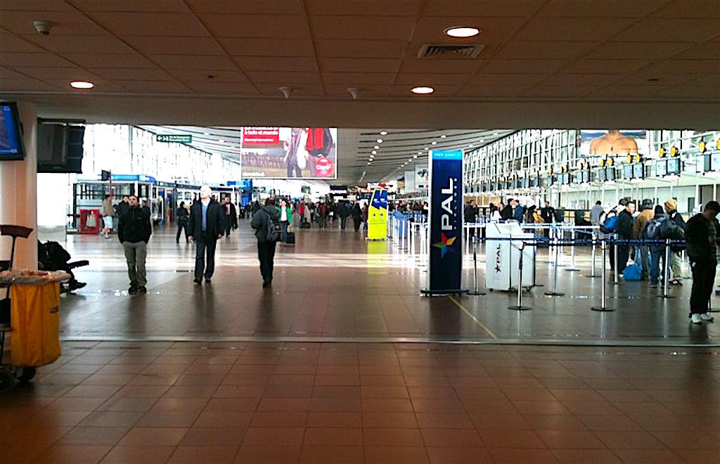 Inside the Arturo Merion Benítez International Airport (SCL) in Santiago, photo by Rodrigo Pereira