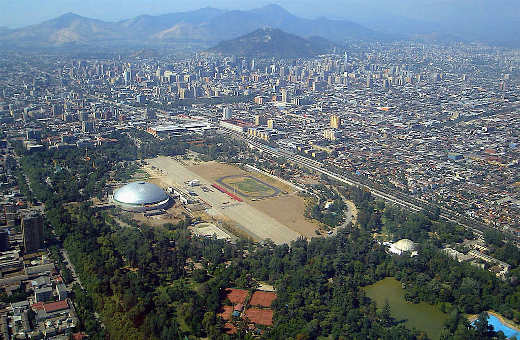 Arial view of Santiago, Chile and O’Higgins Park, photo by Andrés de la Cruz Bauerle