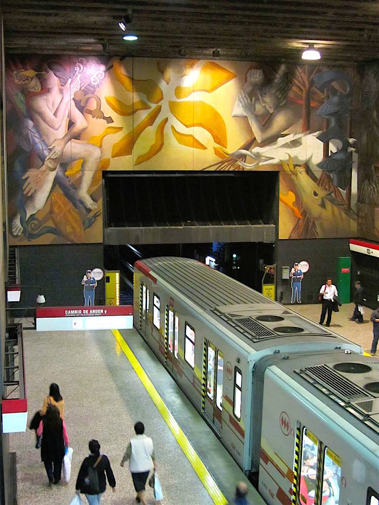 Inside the Universidad de Chile metro station in Santiago, photo by Rodrigo Fernández
