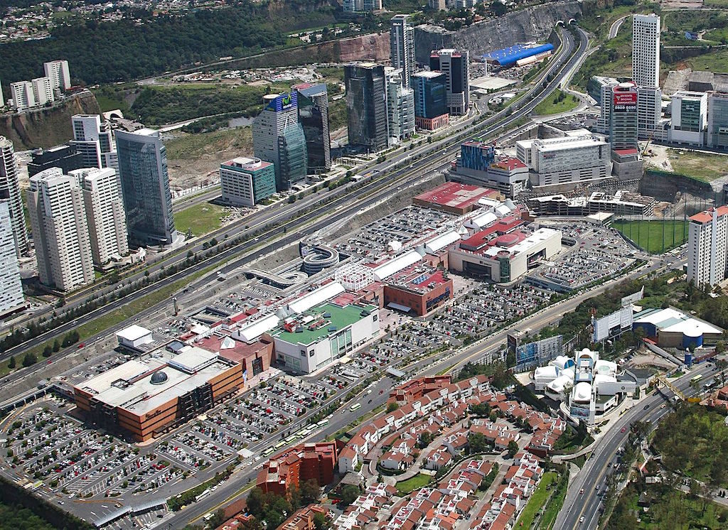 The huge Santa Fe mall in Mexico City, photo by Serge Saint