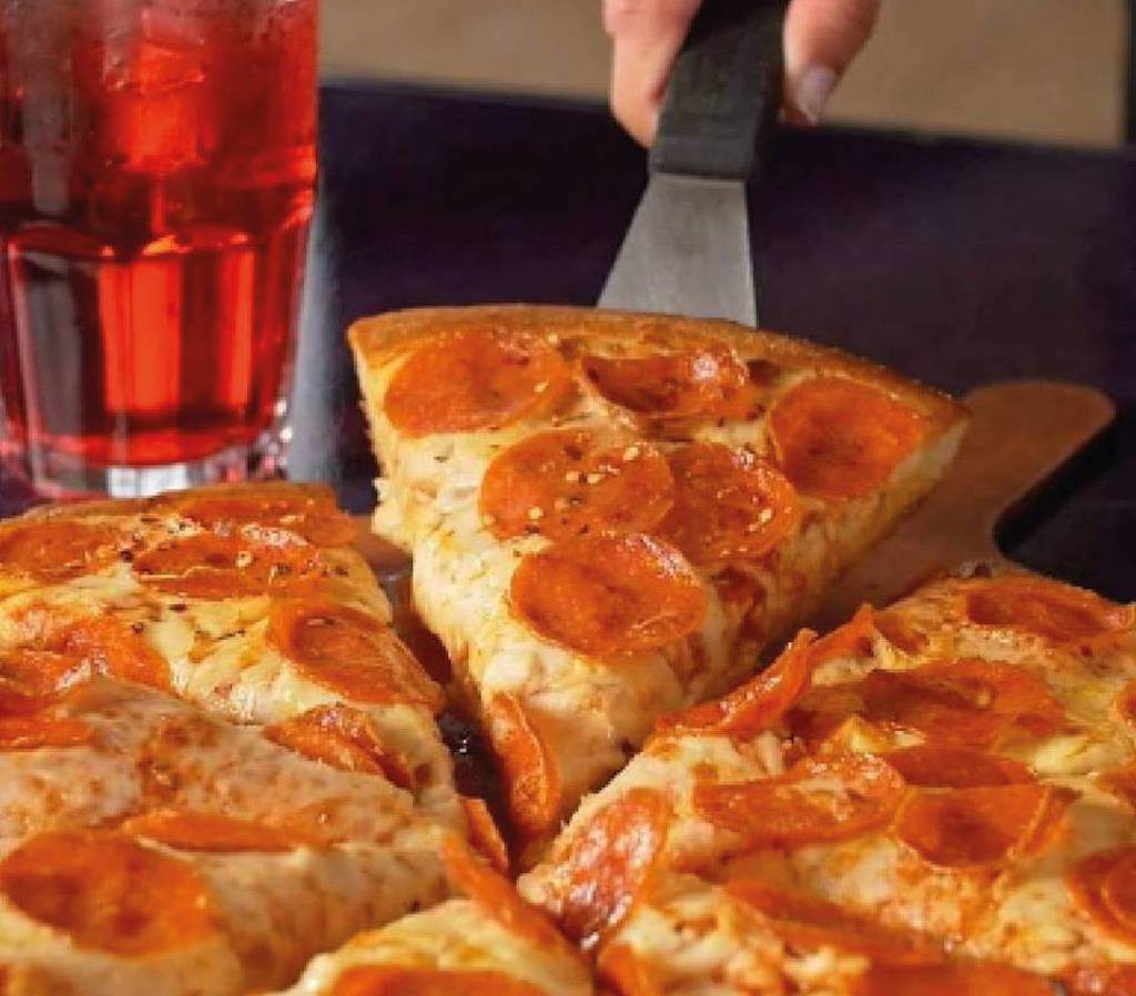 Pizza Hut Opens Its First Pizzeria In Medellín And Quickly Expands