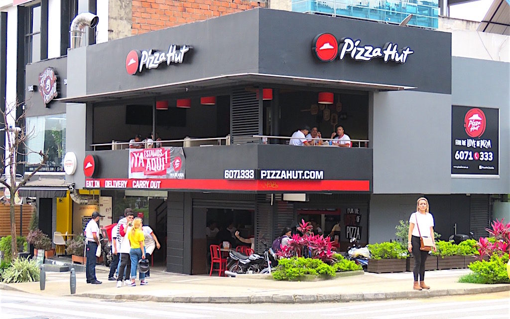Pizza Hut Opens its First Pizzeria in Medellín and Quickly Expands