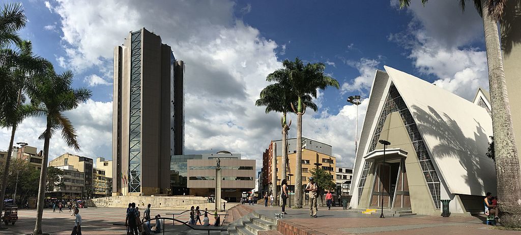 Plaza de Bolivar in Armenia, photo by Jimmy Gómez