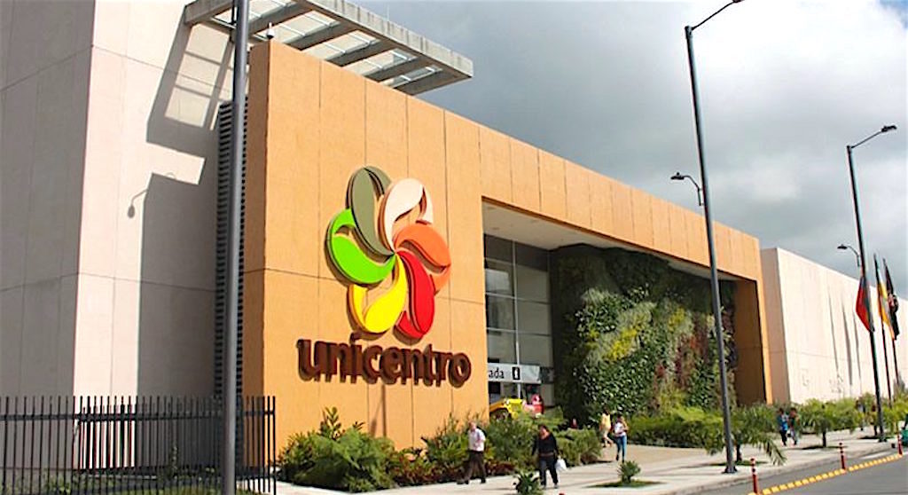 Unicentro mall in Armenia, one of the largest in the city has less than 120 shops