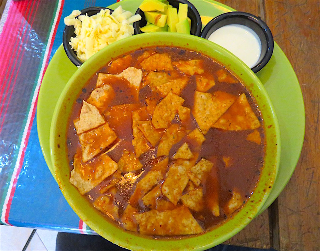 Spicy Mexican tomato soup with tortillas for 8,900 pesos