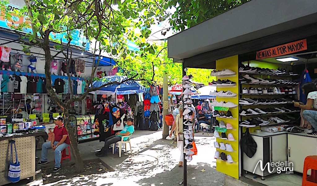 El Hueco: the cheapest shopping area in Medellín