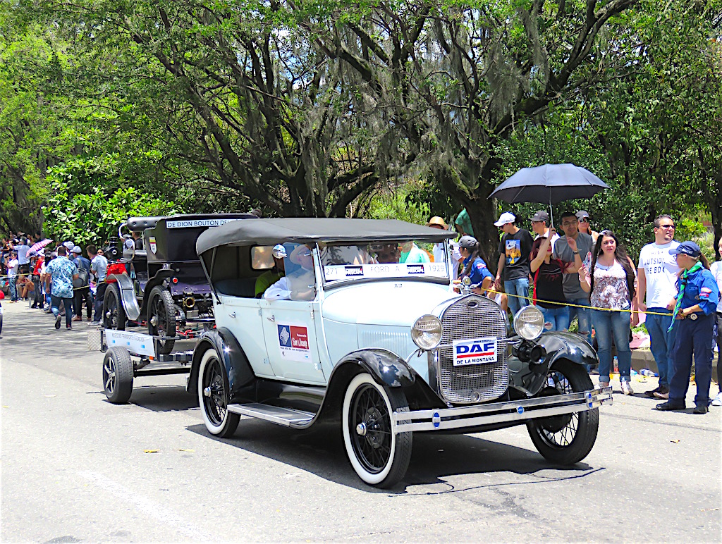 2019 Classic Car Parade (Desfile de Autos Clasicos) Photos