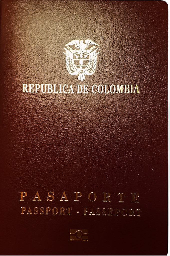 Colombian passport, photo by Tardigradas