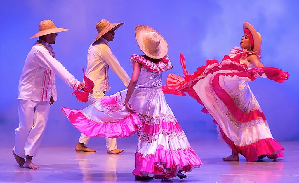At the Huellas Folcloriad Medellín 2017, photo courtesy of Huellas Folcloriad Medellín